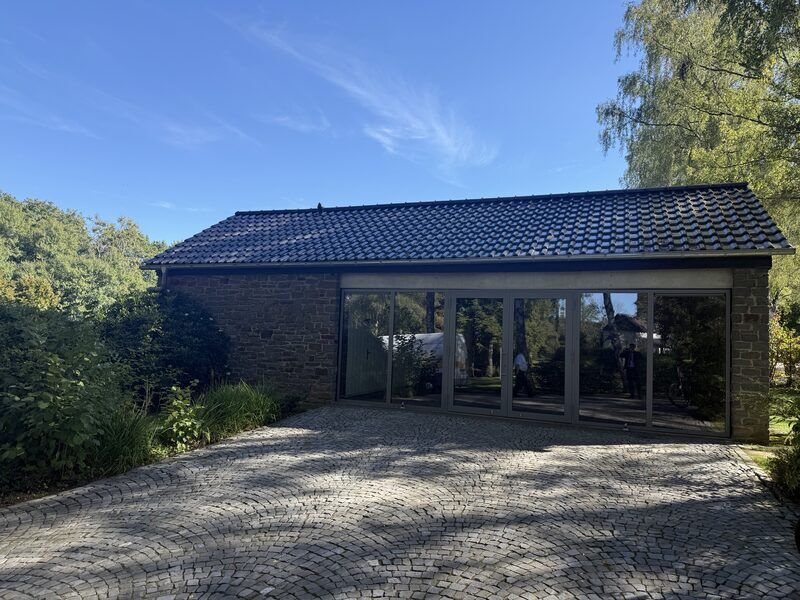 Friedhof Almersbach-Fluterschen-Stürzelbach: Friedhofsgebäude