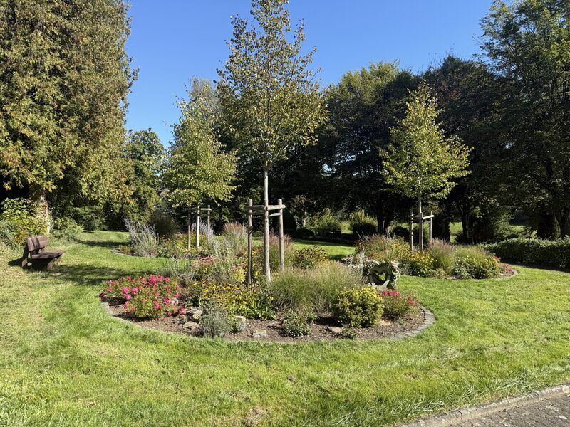 Friedhof Mehren: Baumbeet